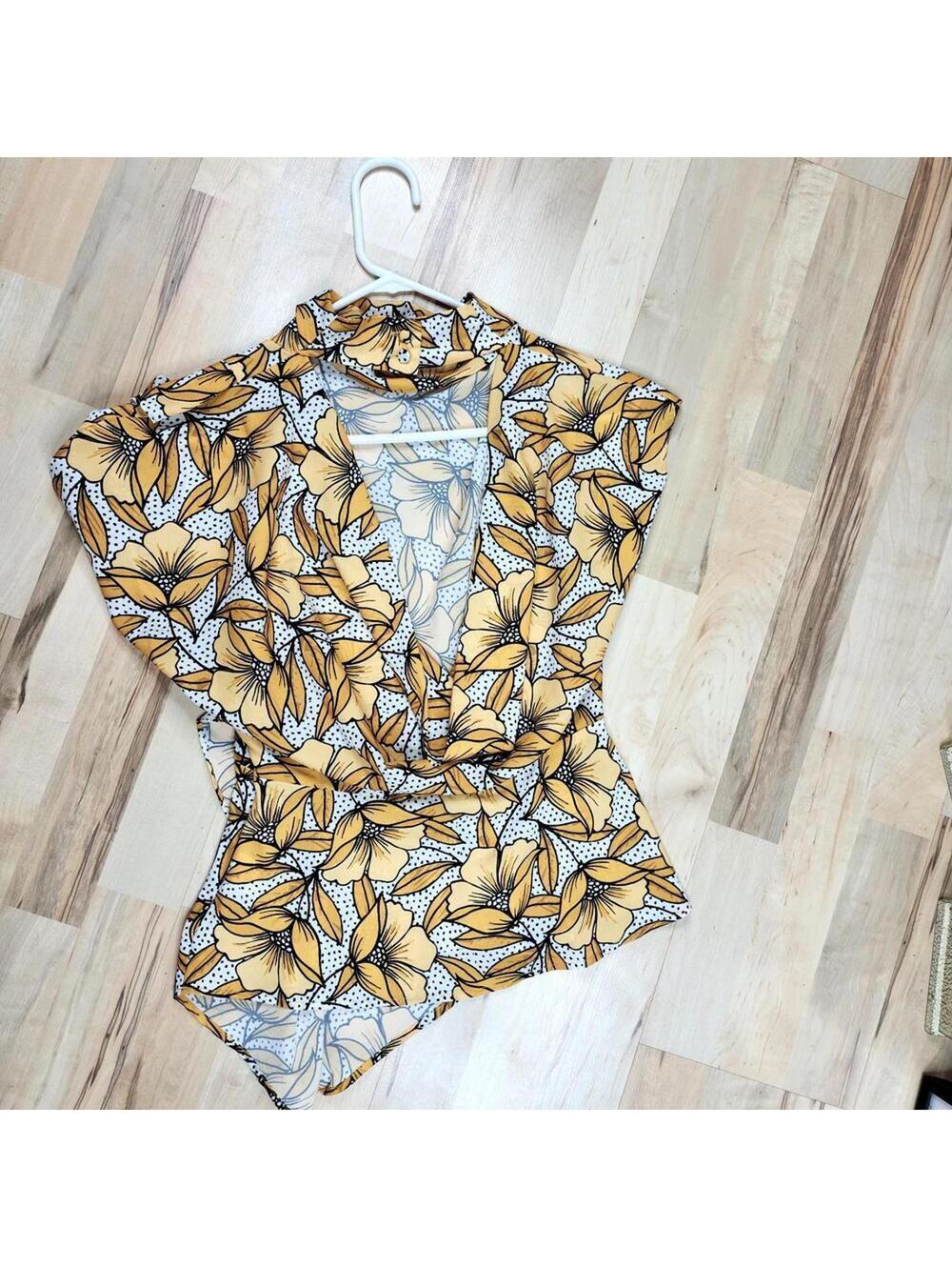 TopShop NWT Women's Yellow Floral Wrap Top Size 4